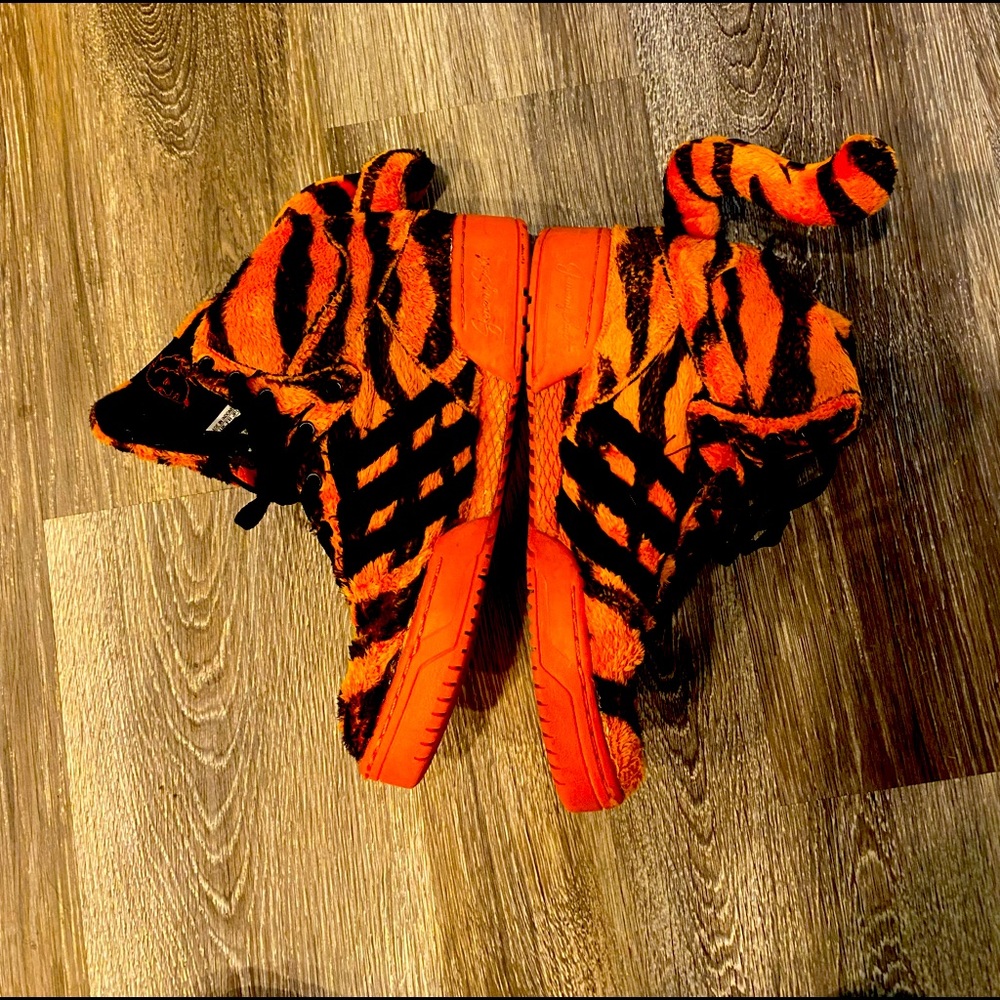 Adidas Jermey Scott Size 9